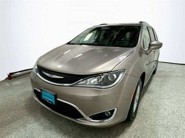 2018 Chrysler Pacifica Minivan Touring L FWD photo