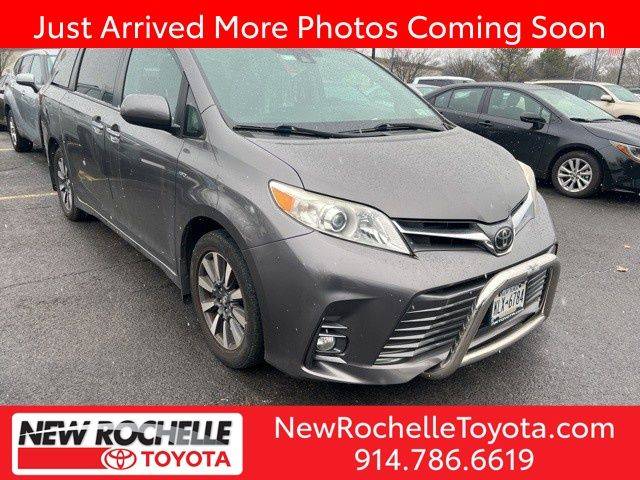 2018 Toyota Sienna XLE AWD photo