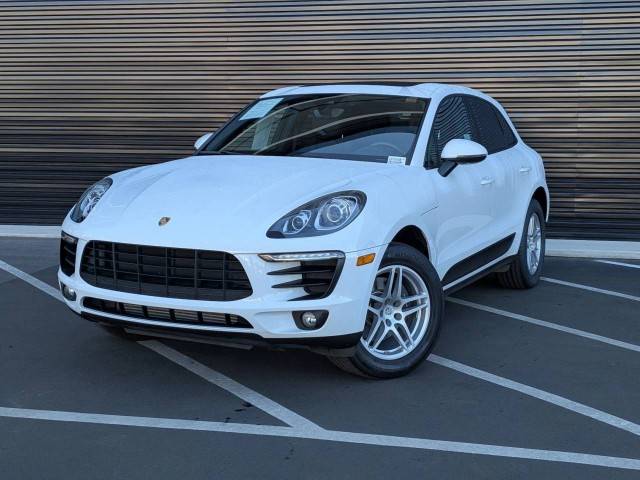 2018 Porsche Macan  AWD photo