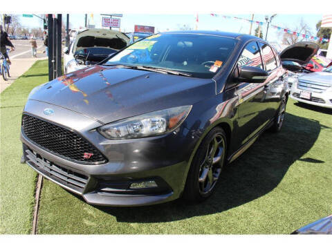 2018 Ford Focus ST FWD photo