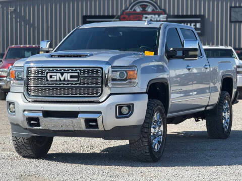 2018 GMC Sierra 2500HD Denali 4WD photo