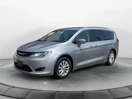 2018 Chrysler Pacifica Minivan Touring L FWD photo