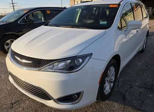 2018 Chrysler Pacifica Minivan Touring L FWD photo