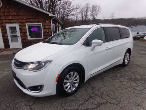 2017 Chrysler Pacifica Minivan Touring-L FWD photo