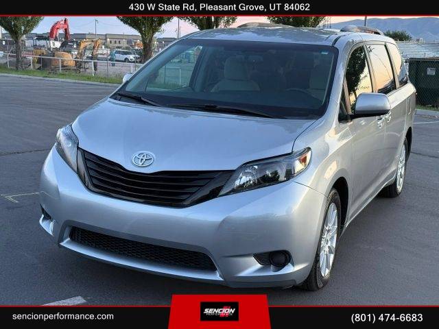 2017 Toyota Sienna LE AWD photo