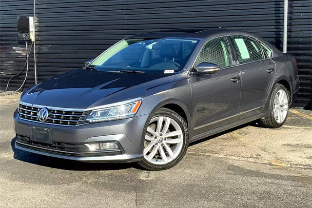 2018 Volkswagen Passat 2.0T SEL Premium FWD photo