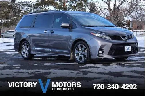 2018 Toyota Sienna SE FWD photo