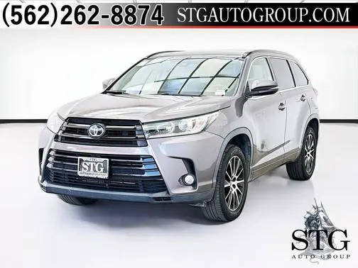 2018 Toyota Highlander SE FWD photo