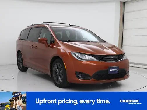 2018 Chrysler Pacifica Minivan Touring Plus FWD photo