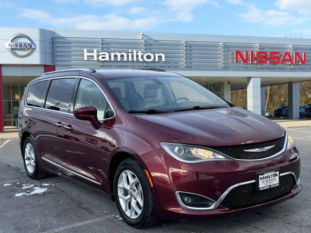 2018 Chrysler Pacifica Minivan Touring L FWD photo