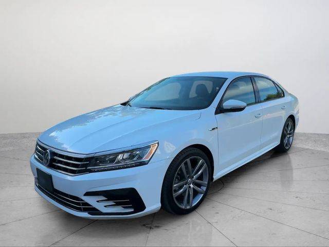 2018 Volkswagen Passat R-Line FWD photo