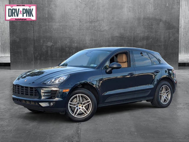 2018 Porsche Macan  AWD photo