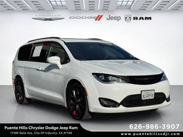 2018 Chrysler Pacifica Minivan Touring L FWD photo
