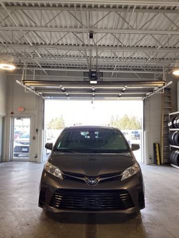 2018 Toyota Sienna LE FWD photo