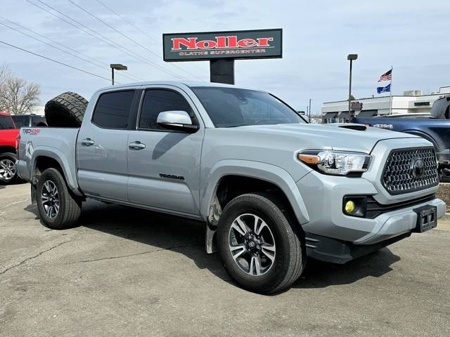 2018 Toyota Tacoma TRD Sport 4WD photo