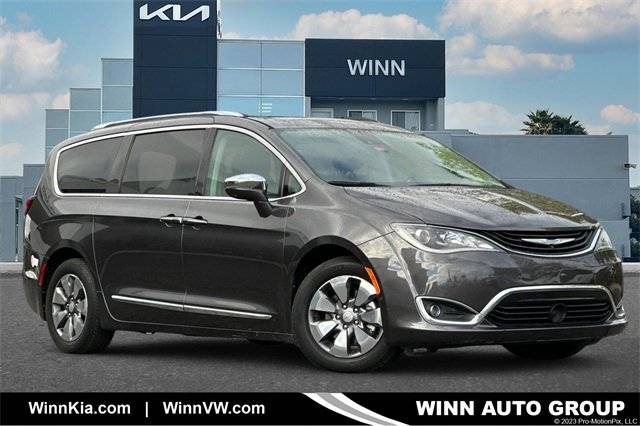 2018 Chrysler Pacifica Minivan Hybrid Limited FWD photo