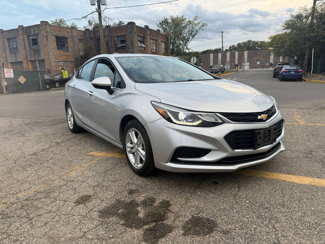2017 Chevrolet Cruze LT FWD photo