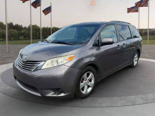 2016 Toyota Sienna LE FWD photo
