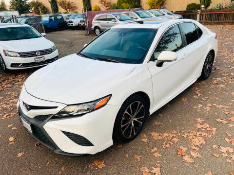 2018 Toyota Camry SE FWD photo