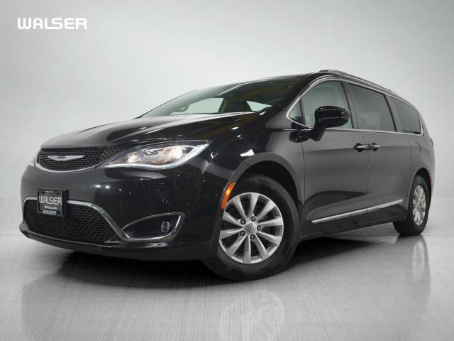 2018 Chrysler Pacifica Minivan Touring L Plus FWD photo