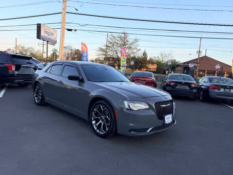 2018 Chrysler 300 Touring RWD photo