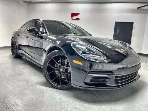 2018 Porsche Panamera 4 AWD photo