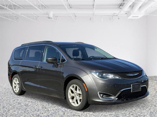 2018 Chrysler Pacifica Minivan Touring Plus FWD photo