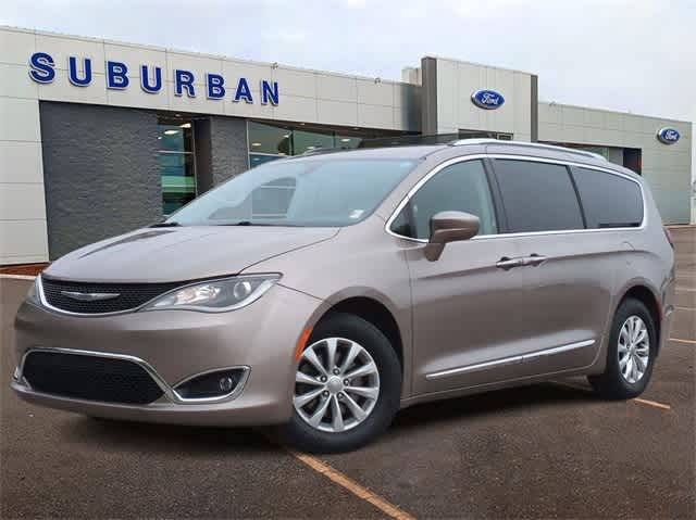 2018 Chrysler Pacifica Minivan Touring L Plus FWD photo