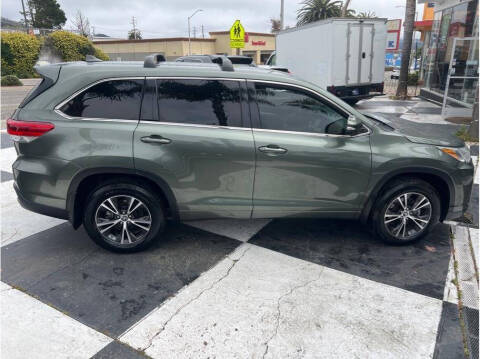 2018 Toyota Highlander LE Plus AWD photo