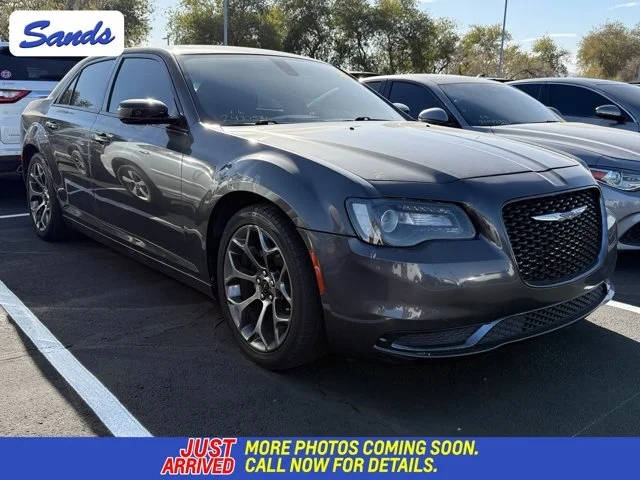 2018 Chrysler 300 Touring RWD photo