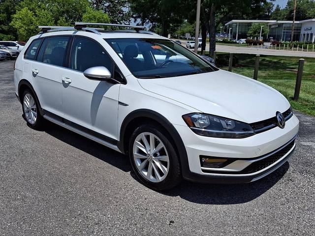 2018 Volkswagen Golf Alltrack SE AWD photo
