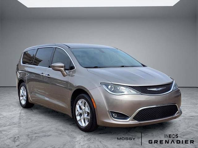 2018 Chrysler Pacifica Minivan Touring Plus FWD photo