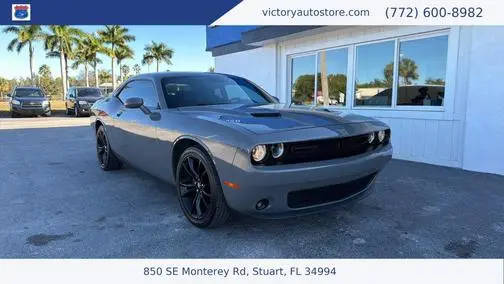 2018 Dodge Challenger SXT RWD photo