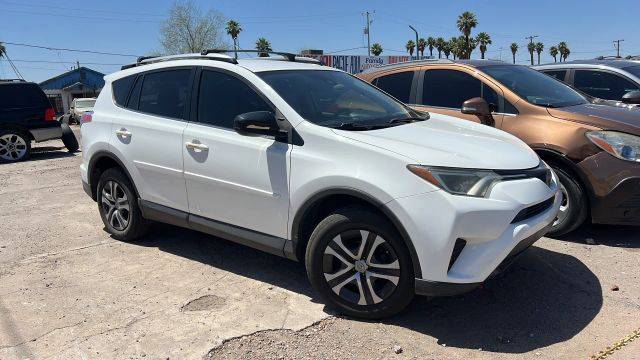 2018 Toyota RAV4 LE FWD photo