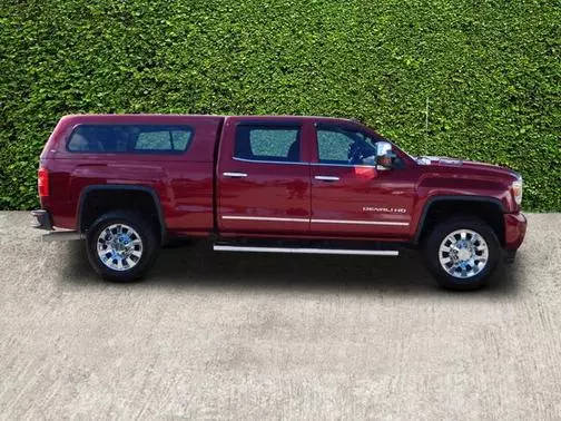 2018 GMC Sierra 2500HD Denali 4WD photo