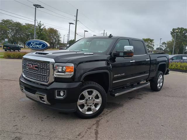 2018 GMC Sierra 2500HD Denali 4WD photo