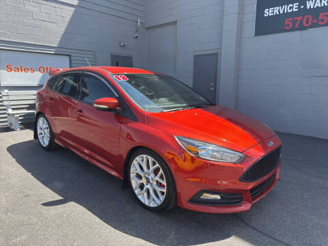 2018 Ford Focus ST FWD photo
