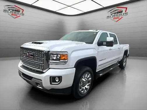 2018 GMC Sierra 2500HD Denali 4WD photo