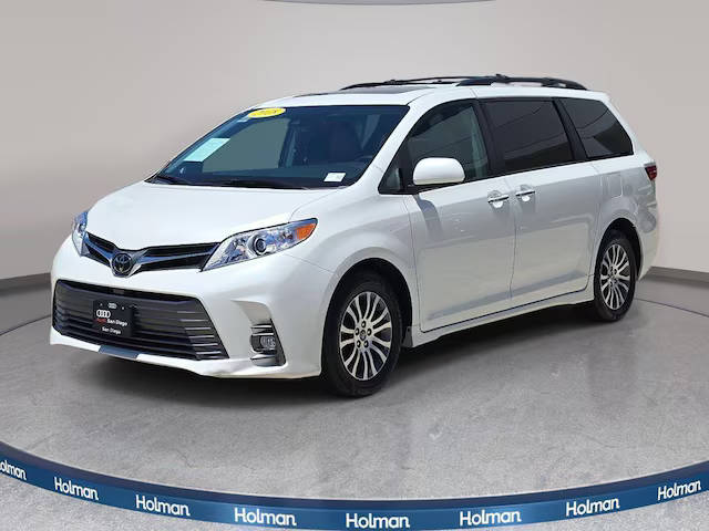 2018 Toyota Sienna XLE Premium FWD photo
