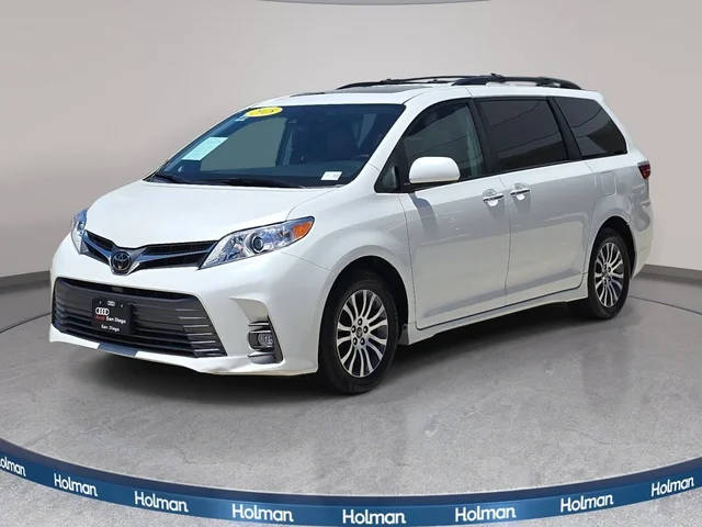 2018 Toyota Sienna XLE Premium FWD photo