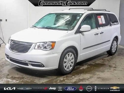 2016 Chrysler Town and Country Touring FWD photo