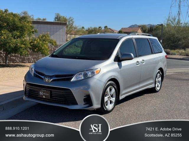2018 Toyota Sienna LE FWD photo