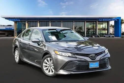 2018 Toyota Camry LE FWD photo