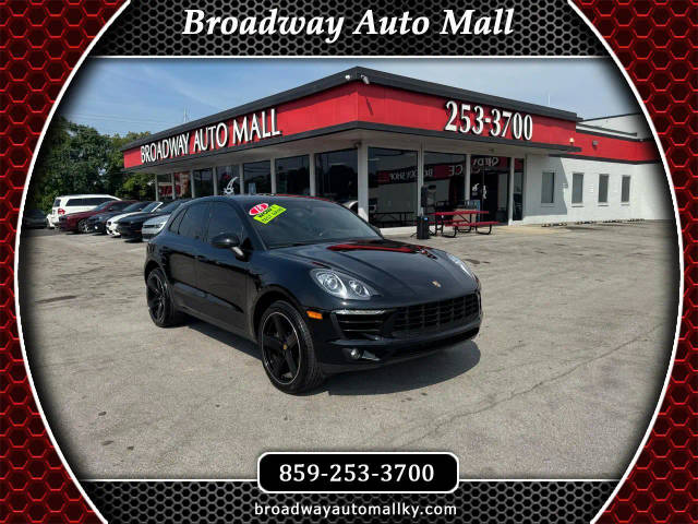 2018 Porsche Macan  AWD photo