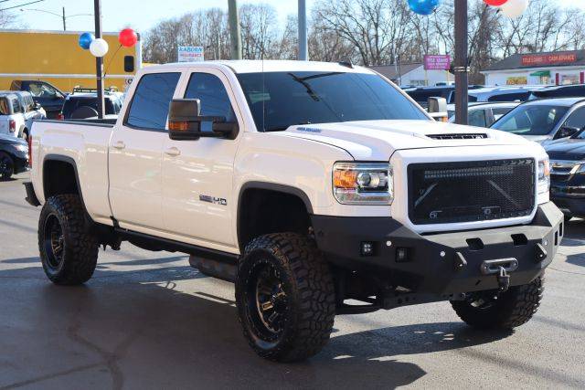 2018 GMC Sierra 2500HD SLT 4WD photo