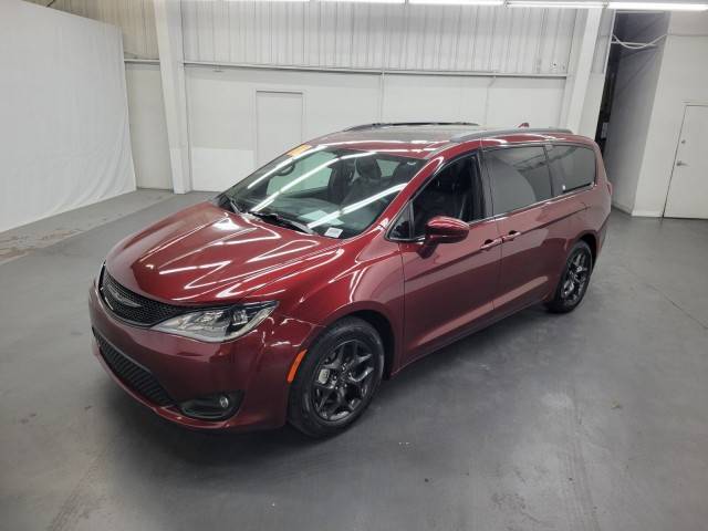 2018 Chrysler Pacifica Minivan Touring L Plus FWD photo