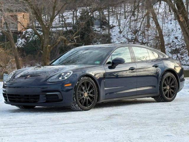 2018 Porsche Panamera 4 AWD photo