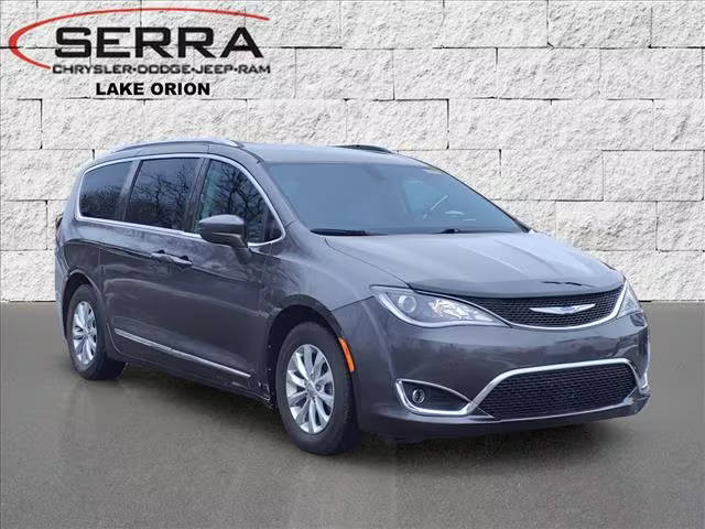 2018 Chrysler Pacifica Minivan Touring L FWD photo