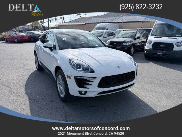 2018 Porsche Macan  AWD photo