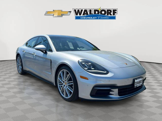 2018 Porsche Panamera RWD photo